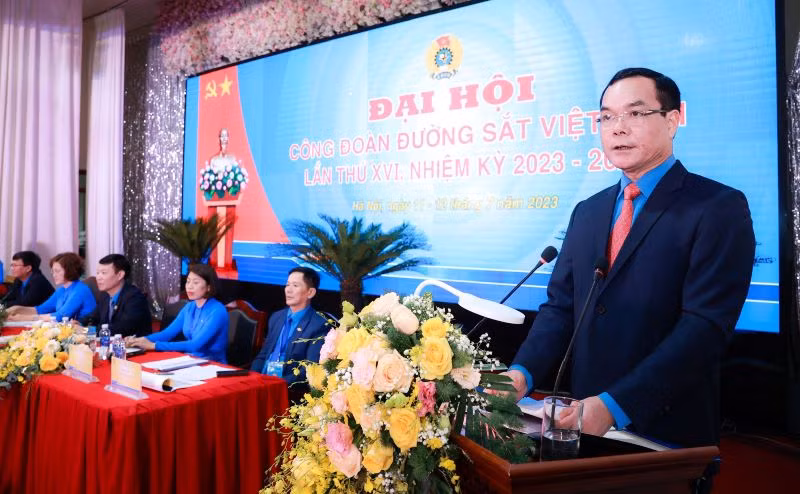 Đồng chí Nguyễn Đình Khang phát biểu chỉ đạo.