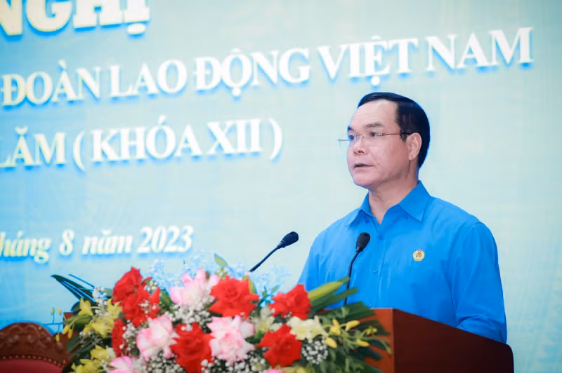 Chủ tịch Tổng Liên đoàn Lao động Việt Nam phát biểu khai mạc.