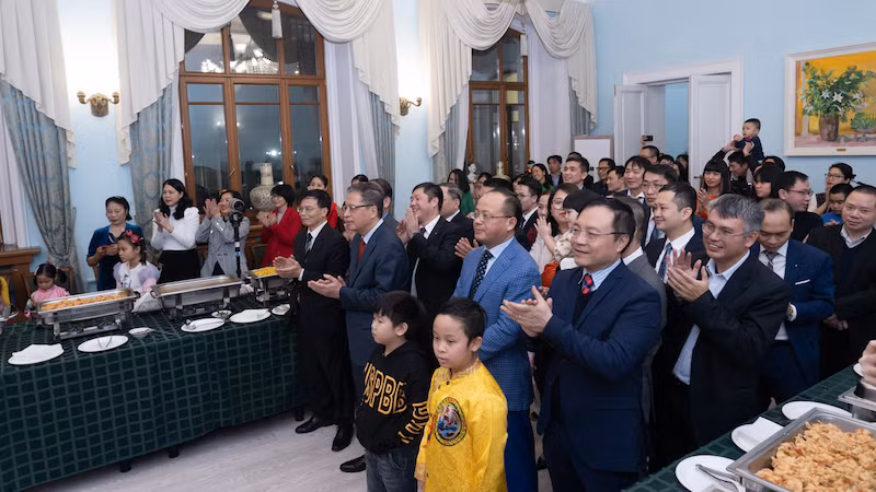 Chương trình diễn ra trong không khí ấm áp. Ảnh: Thanh Thể