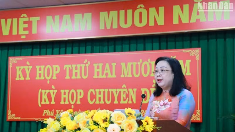 Phó Bí thư Thường trực, Chủ tịch HĐND tỉnh Phú Yên Cao Thị Hòa An phát biểu tại Kỳ họp.