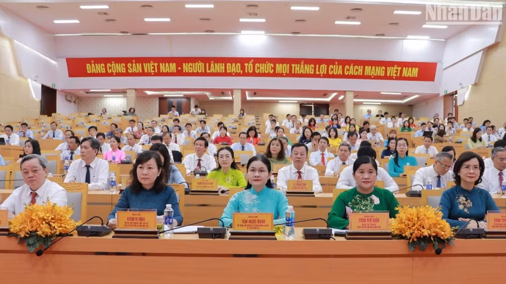 Các đồng chí lãnh đạo tỉnh Bình Phước dự hội nghị