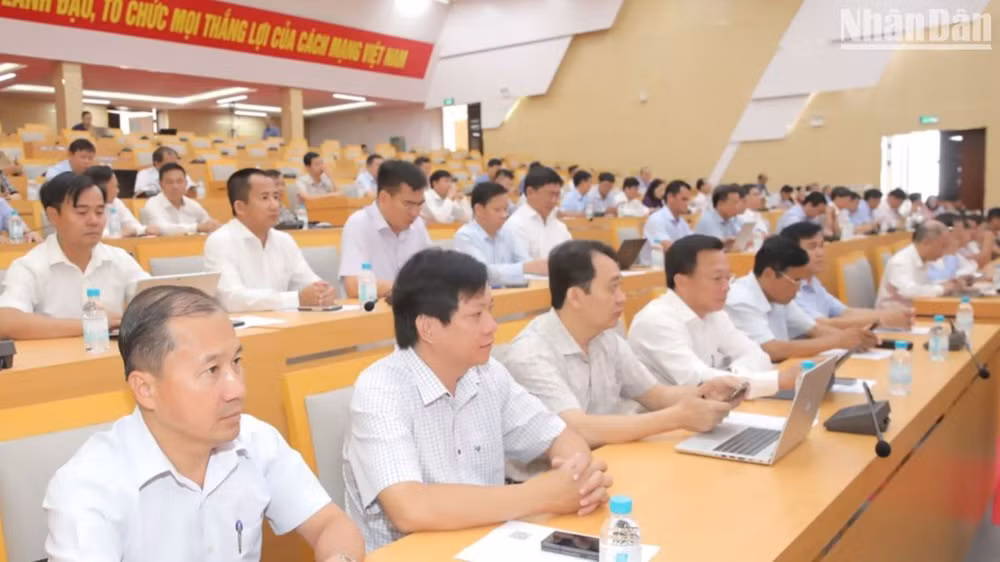 Các đại biểu học tập chuyên đề 2025. Các đại biểu học tập chuyên đề 2025.