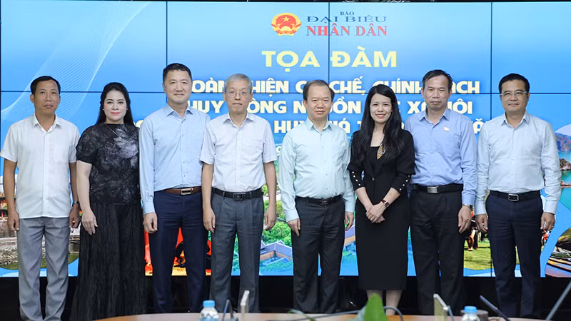 Các khách mời tham dự tọa đàm. (Ảnh: Ban tổ chức)