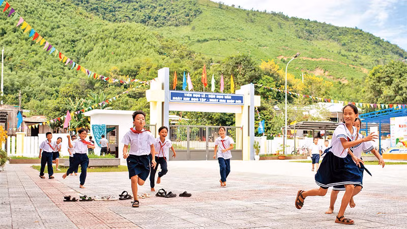 Giờ ra chơi tại điểm Trường tiểu học Hòa Bắc, thôn Phò Nam, xã Hòa Bắc.