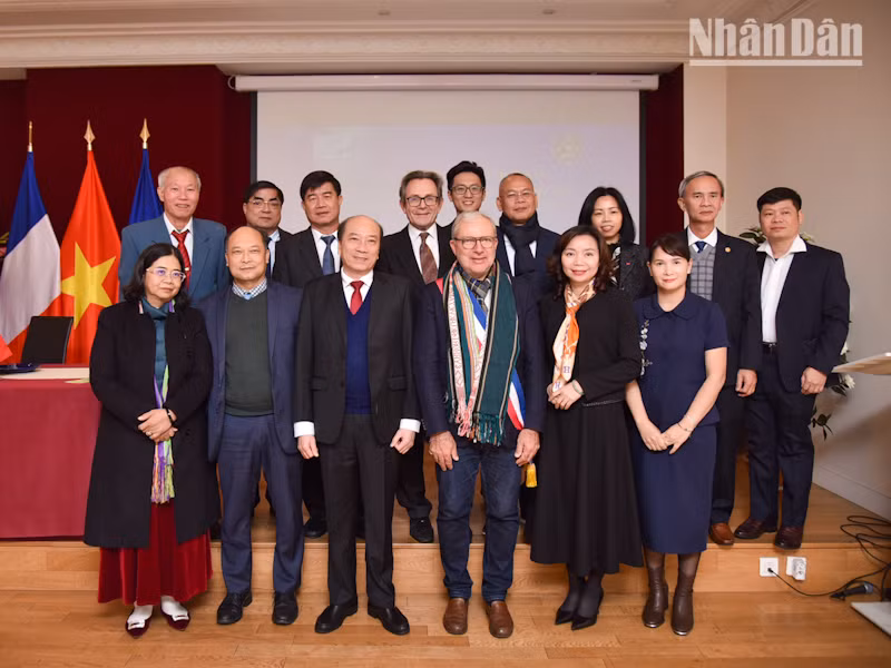 Buổi làm việc và lễ ký kết các văn bản thỏa thuận hợp tác giữa tỉnh Đắk Lắk và thành phố Nevers góp phần thúc đẩy quan hệ Đối tác chiến lược toàn diện giữa Việt Nam và Pháp ngày càng đi vào chiều sâu. (Ảnh: MINH DUY) Buổi làm việc và lễ ký kết các văn bản thỏa thuận hợp tác giữa tỉnh Đắk Lắk và thành phố Nevers góp phần thúc đẩy quan hệ Đối tác chiến lược toàn diện giữa Việt Nam và Pháp ngày càng đi vào chiều sâu. (Ảnh: MINH DUY)