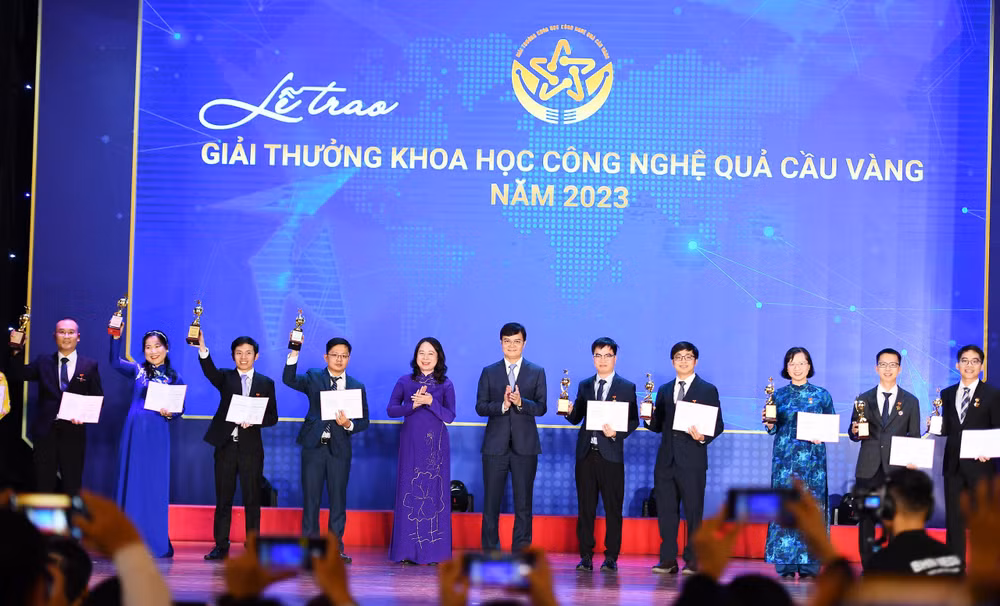 Các cá nhân nhận GIải thưởng Khoa học-công nghệ Quả cầu vàng 2023.