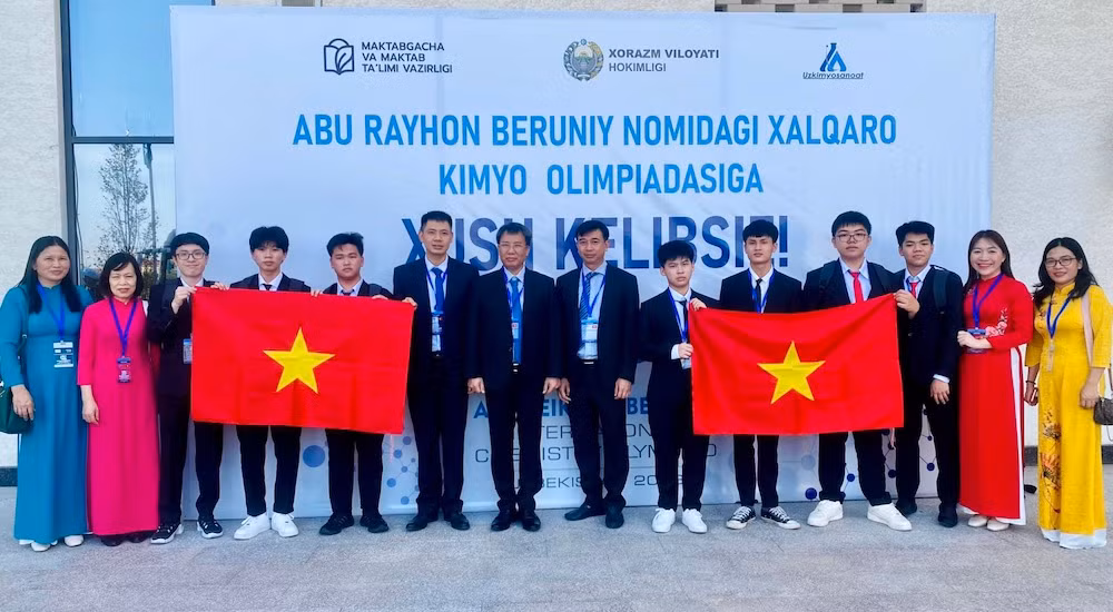 Đoàn Việt Nam tham dự Olympic Hóa học Quốc tế Abu Reikhan Beruniy lần thứ nhất (Ảnh: Bộ Giáo dục và Đào tạo)