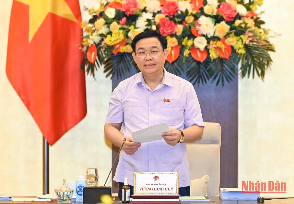 Chủ tịch Quốc hội Vương Đình Huệ phát biểu bế mạc phiên họp chuyên đề pháp luật tháng 8/2022. (Ảnh: DUY LINH)