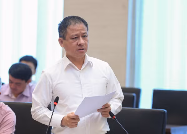 Chủ tịch Hiệp hội Taxi Hà Nội Nguyễn Công Hùng tham luận tại tọa đàm. Chủ tịch Hiệp hội Taxi Hà Nội Nguyễn Công Hùng tham luận tại tọa đàm.