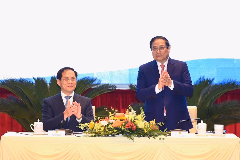 Thủ tướng Phạm Minh Chính đến dự và phát biểu chỉ đạo tại Phiên họp toàn thể Hội nghị Ngoại giao lần thứ 32 với chủ đề “Ngoại giao kinh tế phục vụ phát triển đất nước”.