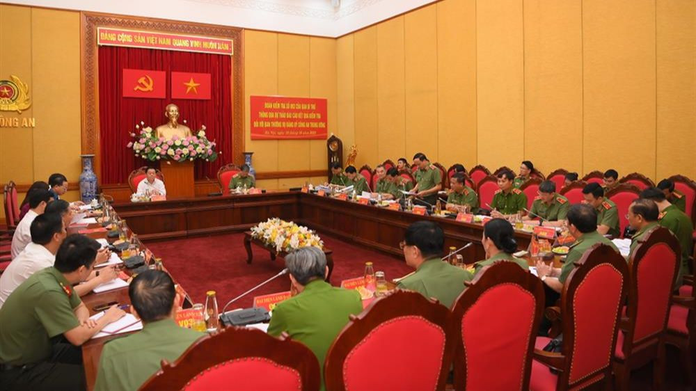 Toàn cảnh buổi làm việc.