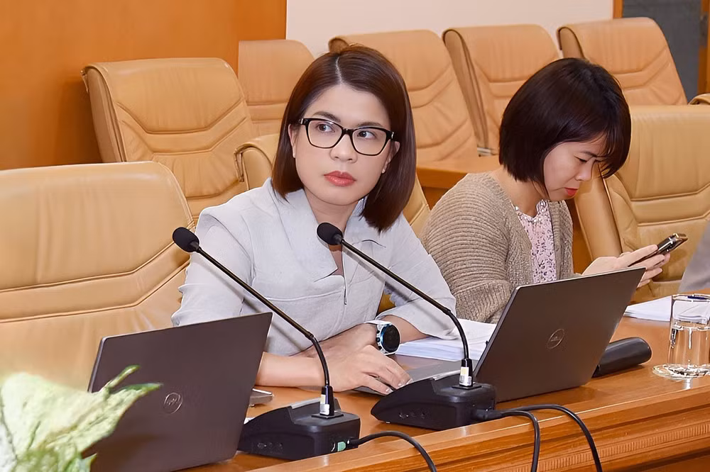 Thành viên Hội đồng quản trị Phạm Thị Thanh Hoài chủ trì Hội nghị cập nhật kết quả kinh doanh. Thành viên Hội đồng quản trị Phạm Thị Thanh Hoài chủ trì Hội nghị cập nhật kết quả kinh doanh.