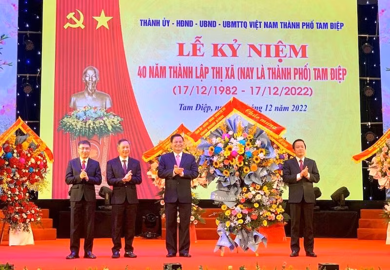 Lễ kỷ niệm 40 năm thành lập thị xã (nay là thành phố Tam Điệp).