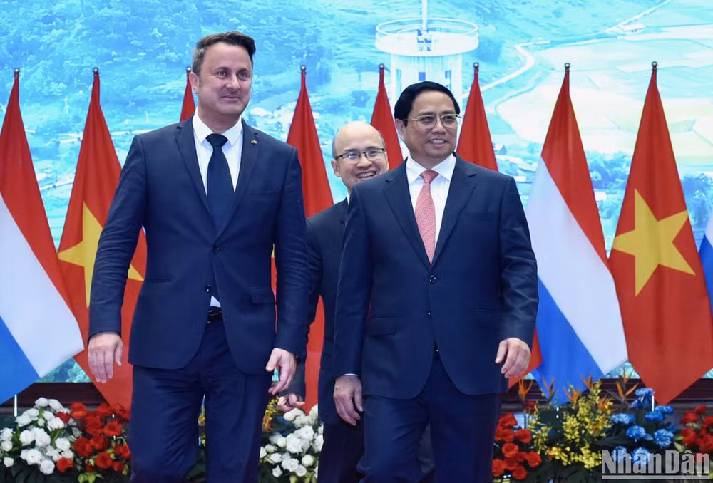 Thủ tướng Phạm Minh Chính tiễn Thủ tướng Đại Công quốc Luxembourg Xavier Bettel.