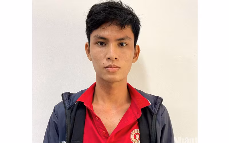 Đối tượng Trịnh Thanh Tòng đến Cơ quan Cảnh sát điều tra, Công an huyện Châu Thành, tỉnh Đồng Tháp đầu thú.