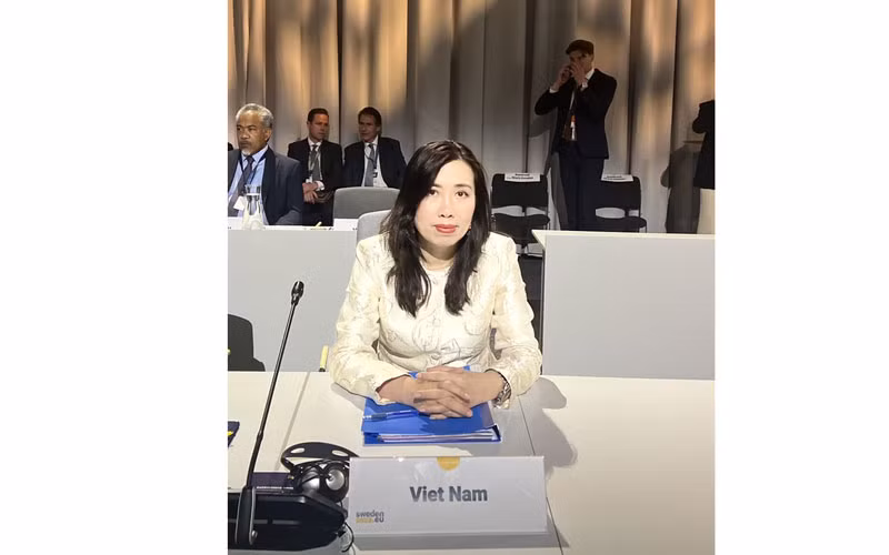 Thứ trưởng Ngoại giao Lê Thị Thu Hằng tại Diễn đàn.