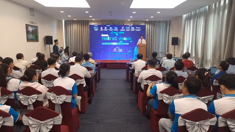 Quang cảnh lễ phát động.