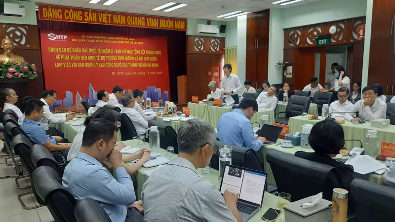 Quang cảnh buổi làm việc.