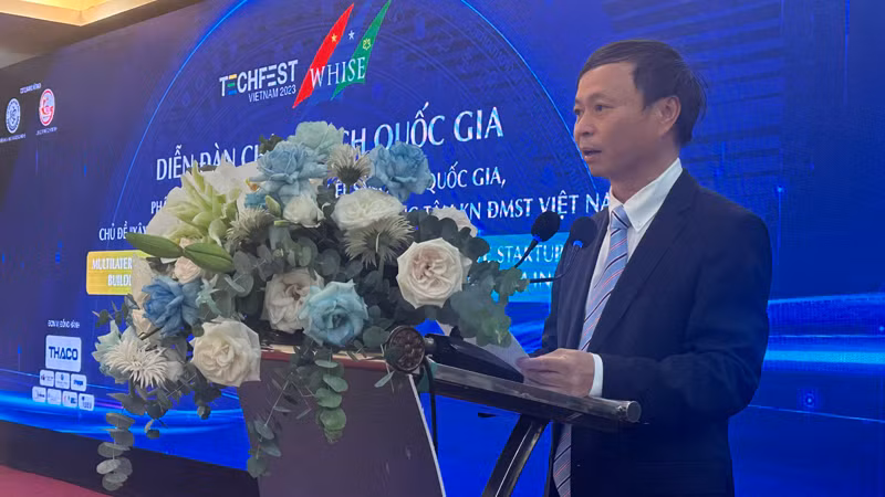 Thứ trưởng Khoa học và Công nghệ Hoàng Minh phát biểu tại Diễn đàn.