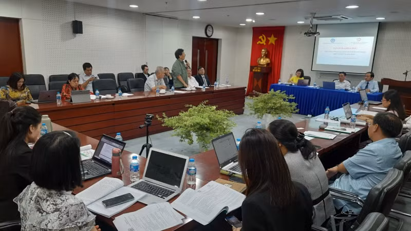 Quang cảnh tọa đàm khoa học “Thực hiện pháp luật kinh tế ở Thành phố Hồ Chí Minh: Thực trạng và giải pháp”.