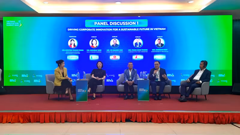 Các chuyên gia thảo luận tại Vietnam Innovation Summit 2023 