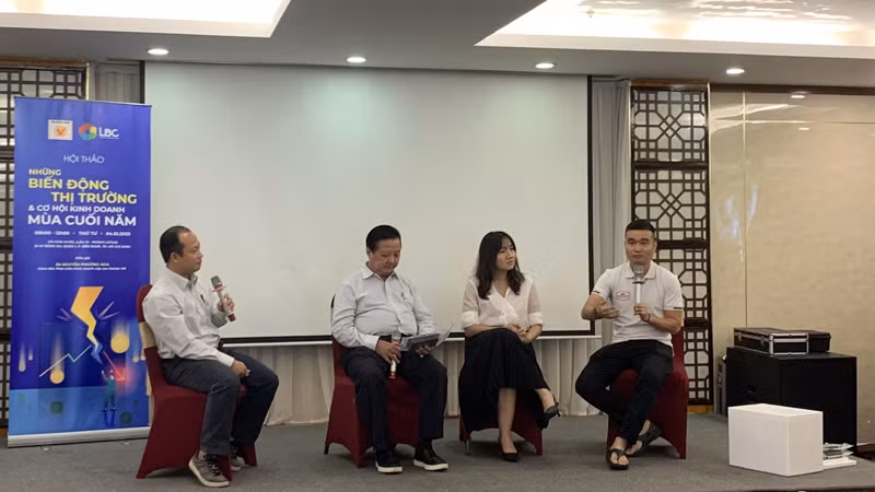 Các chuyên gia chia sẻ kinh nghiệm giữ vững thị trường và phát triển bền vững của doanh nghiệp.