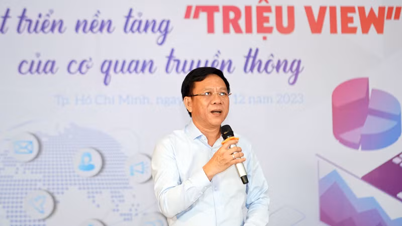 Phó Giám đốc Sở Thông tin và Truyền thông Thành phố Hồ Chí Minh Nguyễn Ngọc Hồi phát biểu tại tọa đàm.