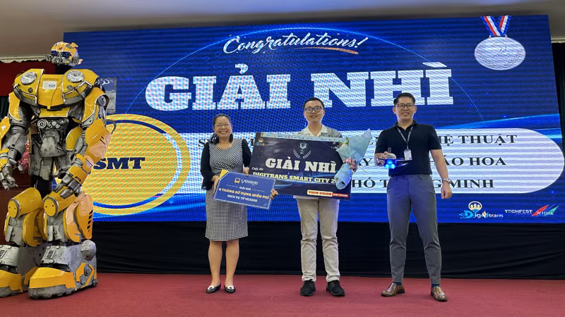 Giải nhì thuộc về Dự án SMT-Swarm Entertainment: Nghệ thuật ánh sáng mới thay thế pháo hoa trong thành phố thông minh.