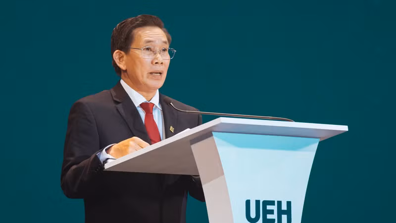 Giáo sư, Tiến sĩ Sử Đình Thành, Giám đốc Đại học Kinh tế Thành phố Hồ Chí Minh phát biểu tại lễ công bố.