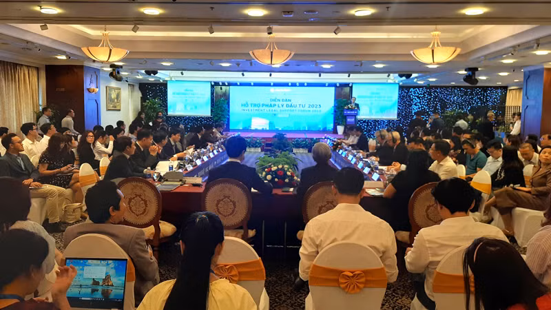 Quang cảnh diễn đàn.