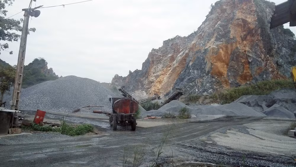 Mỏ đá Núi Chuông ở xã Yên Lạc, huyện Phú Lương phải tạm dừng hoạt động vì không có vật liệu nổ công nghiệp.