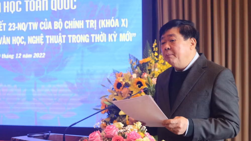 Đồng chí Nguyễn Thế Kỷ phát biểu kết luận Hội thảo.