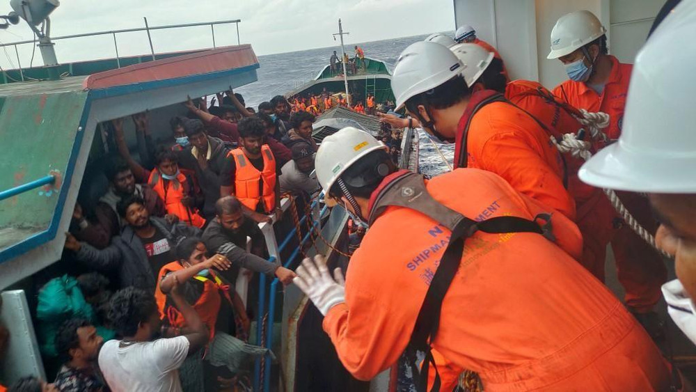 303 công dân Sri Lanka được đưa về bờ.