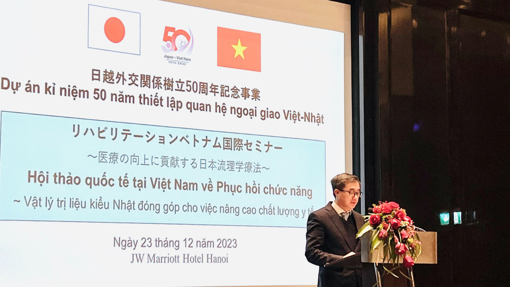 Giáo sư, Tiến sĩ Trần Văn Thuấn, Thứ trưởng Y tế phát biểu tại hội thảo.