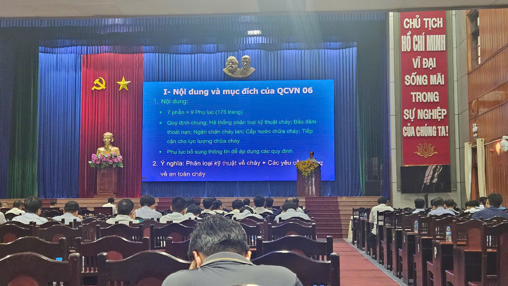 Các chuyên gia chia sẻ tại buổi tập huấn. Các chuyên gia chia sẻ tại buổi tập huấn.