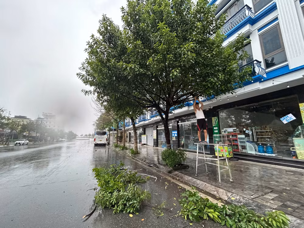 [Live] Bão số 3 di chuyển về phía Tây Bắc Bộ và suy yếu thành áp thấp nhiệt đới ảnh 90