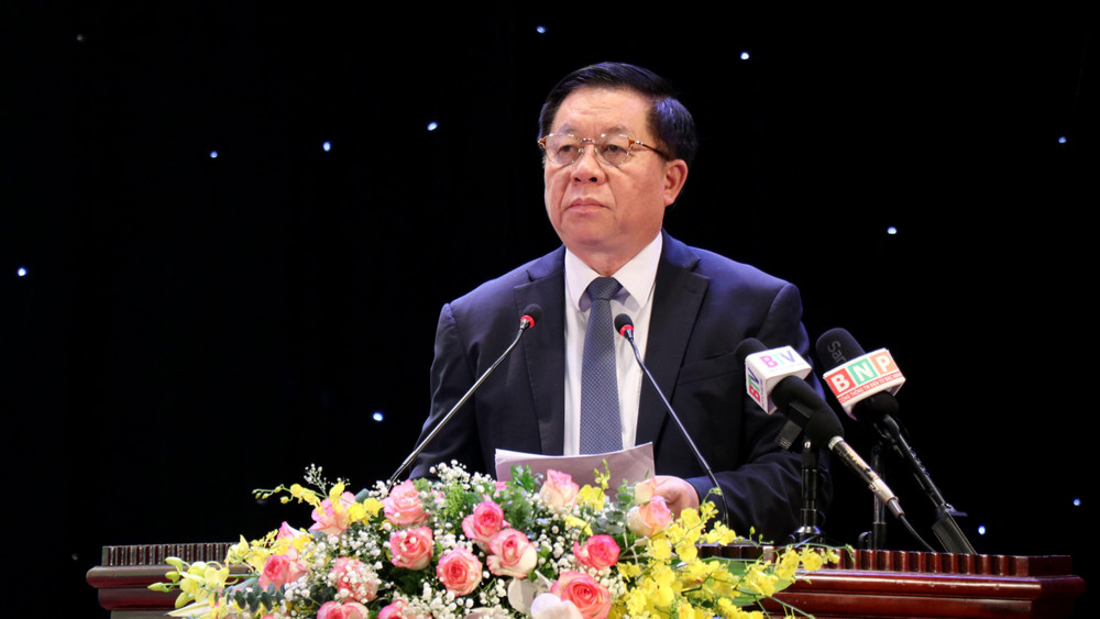 Đồng chí Nguyễn Trọng Nghĩa, Bí thư Trung ương Đảng, Trưởng Ban Tuyên giáo Trung ương phát biểu tại Hội nghị.