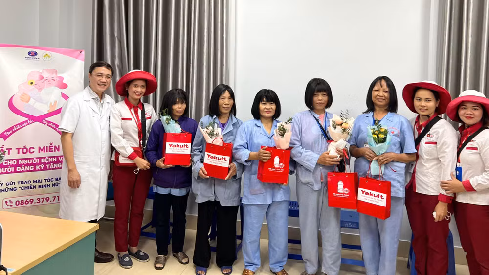 Bệnh nhân ung thư sở hữu những mái tóc mềm mượt. 