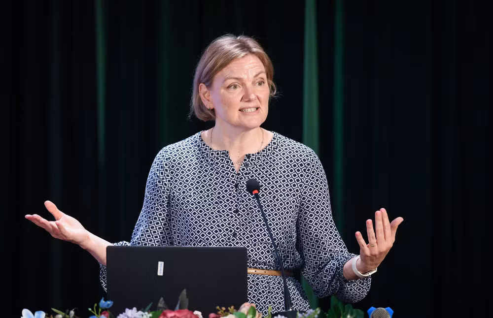 Phó Giáo sư Becky Freeman, chuyên gia từ Trường Y tế công cộng, Đại học Sydney (Úc) cảnh báo về hệ lụy sức khỏe với thế hệ trẻ nếu sử dụng thuốc lá thế hệ mới.