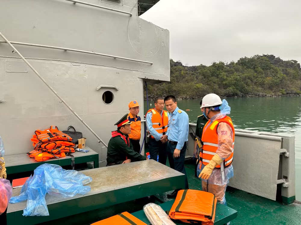 Đến nay đã tìm thấy 4 thi thể nạn nhân sau vụ rơi máy bay tại Vịnh Hạ Long.