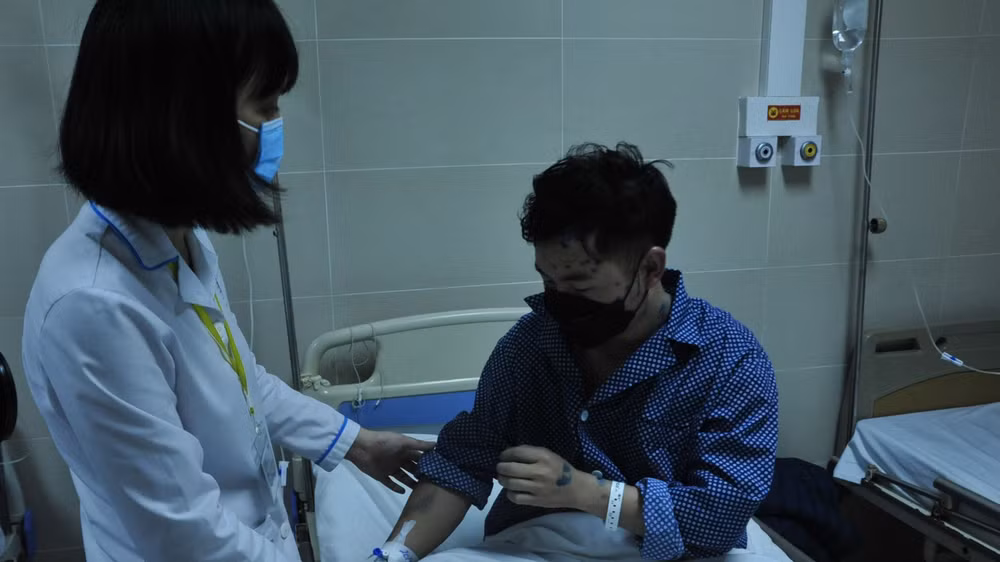 Bệnh nhân mắc thủy đậu được điều trị tại Bệnh viện Thanh Nhàn. (Ảnh: MN)