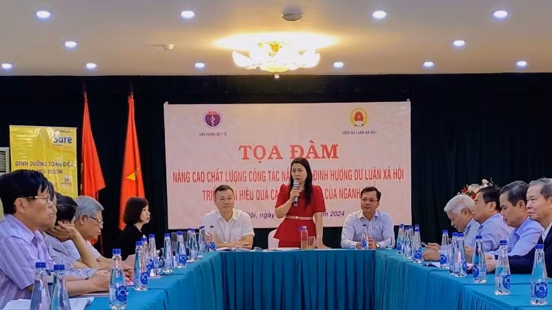 Tiến sĩ Phạm Thu Hà, Viện trưởng Viện Dư luận xã hội phát biểu kết luận tọa đàm.