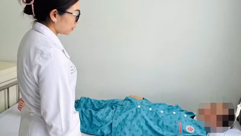 Bệnh nhân nằm điều trị tại Bệnh viện Trung ương Quân đội 108.