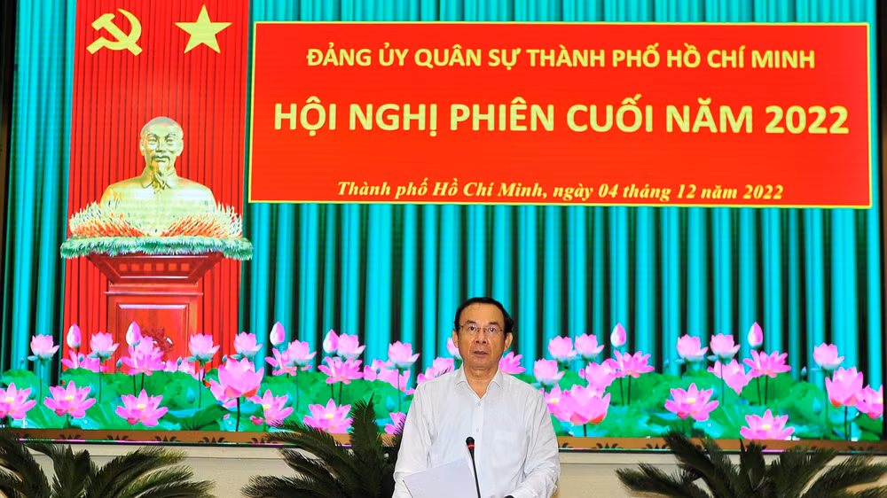 Đồng chí Nguyễn Văn Nên, Ủy viên Bộ Chính trị, Bí thư Thành ủy, Bí thư Đảng ủy Quân sự Thành phố Hồ Chí Minh phát biểu tại hội nghị.