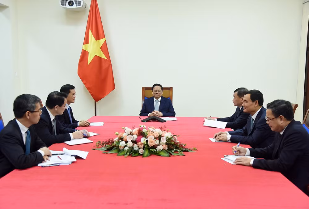 Hai Thủ tướng khẳng định hợp tác kinh tế đóng vai trò trụ cột trong quan hệ Đối tác chiến lược Việt Nam-Pháp.