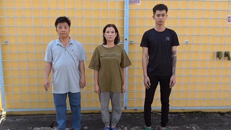 Các đối tượng từ trái sang: Trần Thanh Nhã, Trần Thị Ngọc Dung và Lê Minh Nhí.