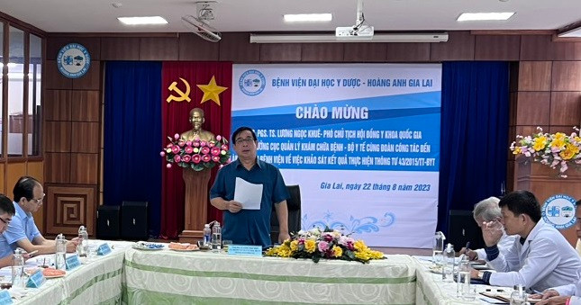 Phó Giáo sư, Tiến sĩ Lương Ngọc Khuê - Phó Chủ tịch Hội đồng Y khoa Quốc gia, Cục trưởng Cục Quản lý Khám, chữa bệnh phát biểu tại buổi làm việc.