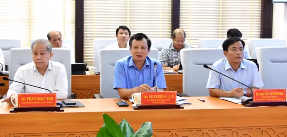 Lãnh đạo tỉnh Thừa Thiên Huế đánh giá cao sự phát triển của các doanh nghiệp thành viên của Tập đoàn Dệt may Việt Nam tại Huế.