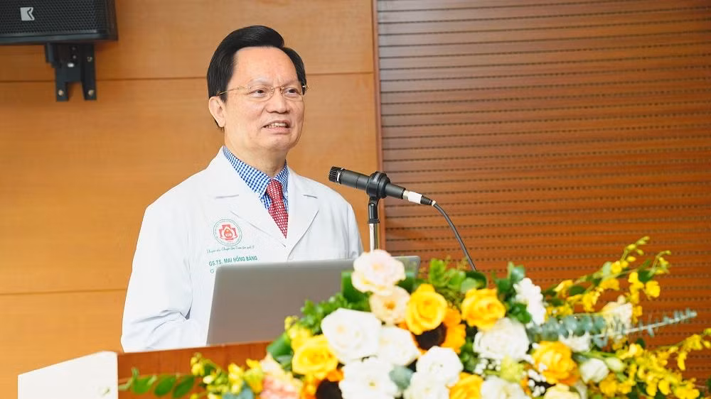 Trung tướng, Giáo sư, Tiến sĩ Mai Hồng Bàng, Giám đốc Bệnh viện Trung ương Quân đội 108 phát biểu tại hội thảo.
