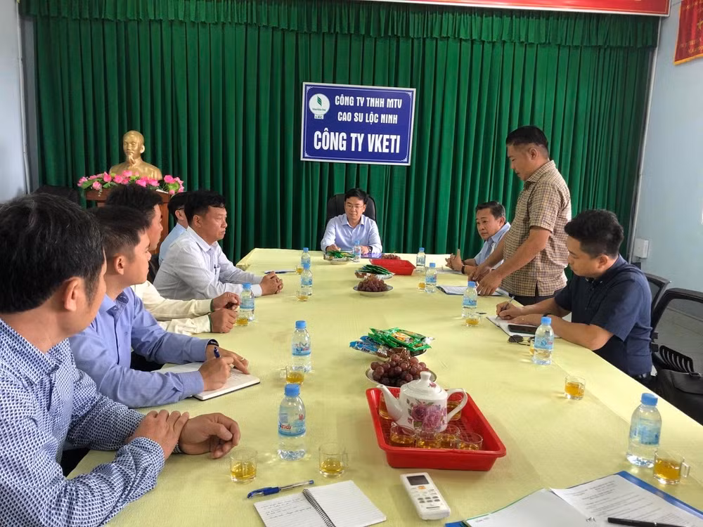 Đoàn công tác của Bộ ngoại giao làm việc với lãnh đạo Công ty cao su VKETI-Lộc Ninh và Công ty THAGRICO.